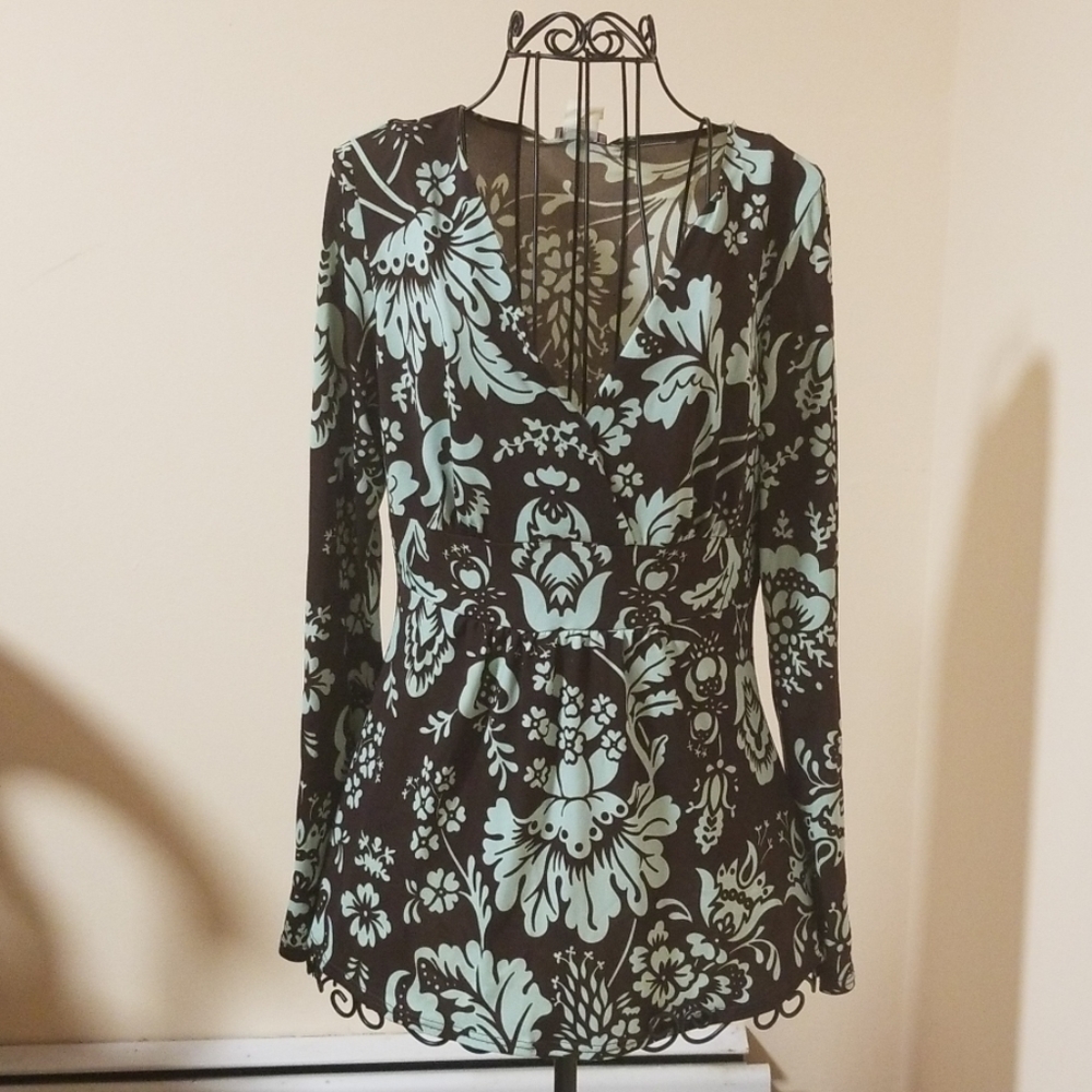 Lipstick boutique ling sleeve Shirt size S